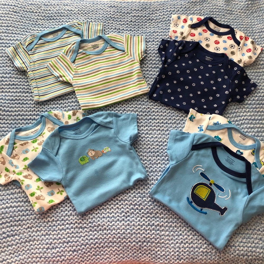 Carter’s onesies  8 pc set size 3-6months